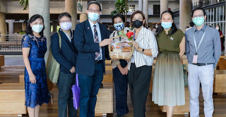 1000-Visitors from the Faculty of Medicine Siriraj Hospital