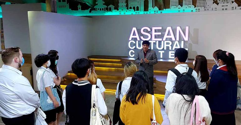 02-Museum-Visit-Teaches-MUIC-Students-about-ASEAN-Cultures