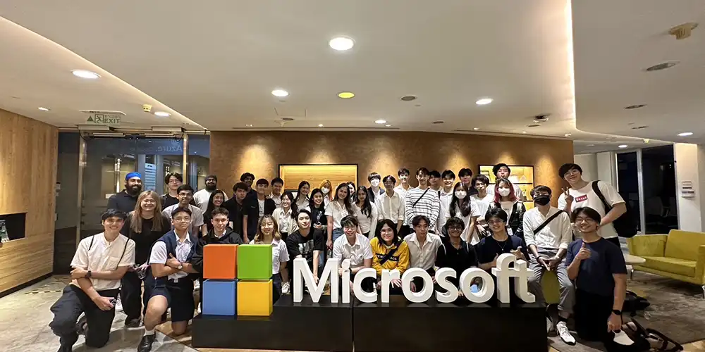 07-Innovation-Clubs-Microsoft-Thailand-Office-Tour